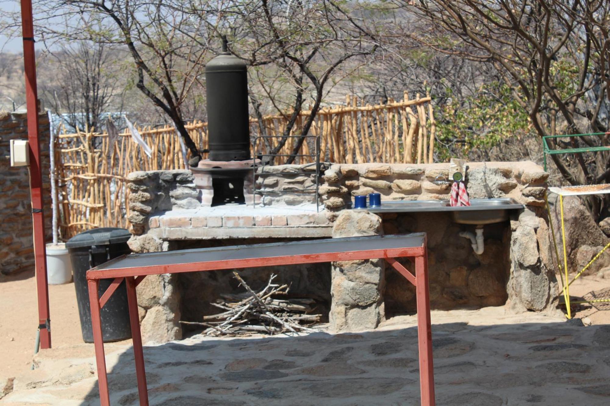 Ann'S Lodge & Camping Kamanjab Dış mekan fotoğraf